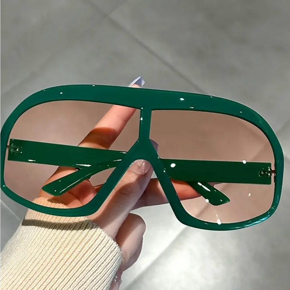 Oversized hunter green Sunnies